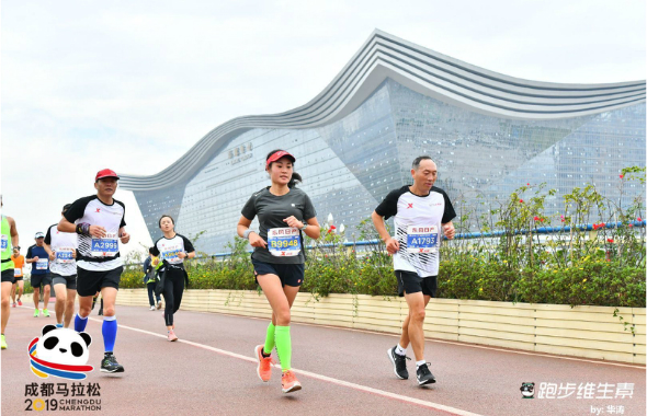 她，用“奔跑”助力成都“賽事名城”