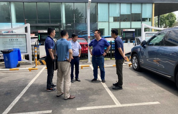 集團副總經理楊杰率隊深入東部新區先進汽車科創空間和龍潭工業園新能源充電站開展安全大檢查