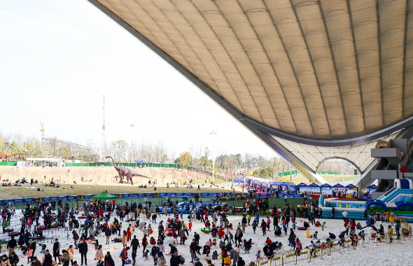 來成都露天音樂公園，耍雪！